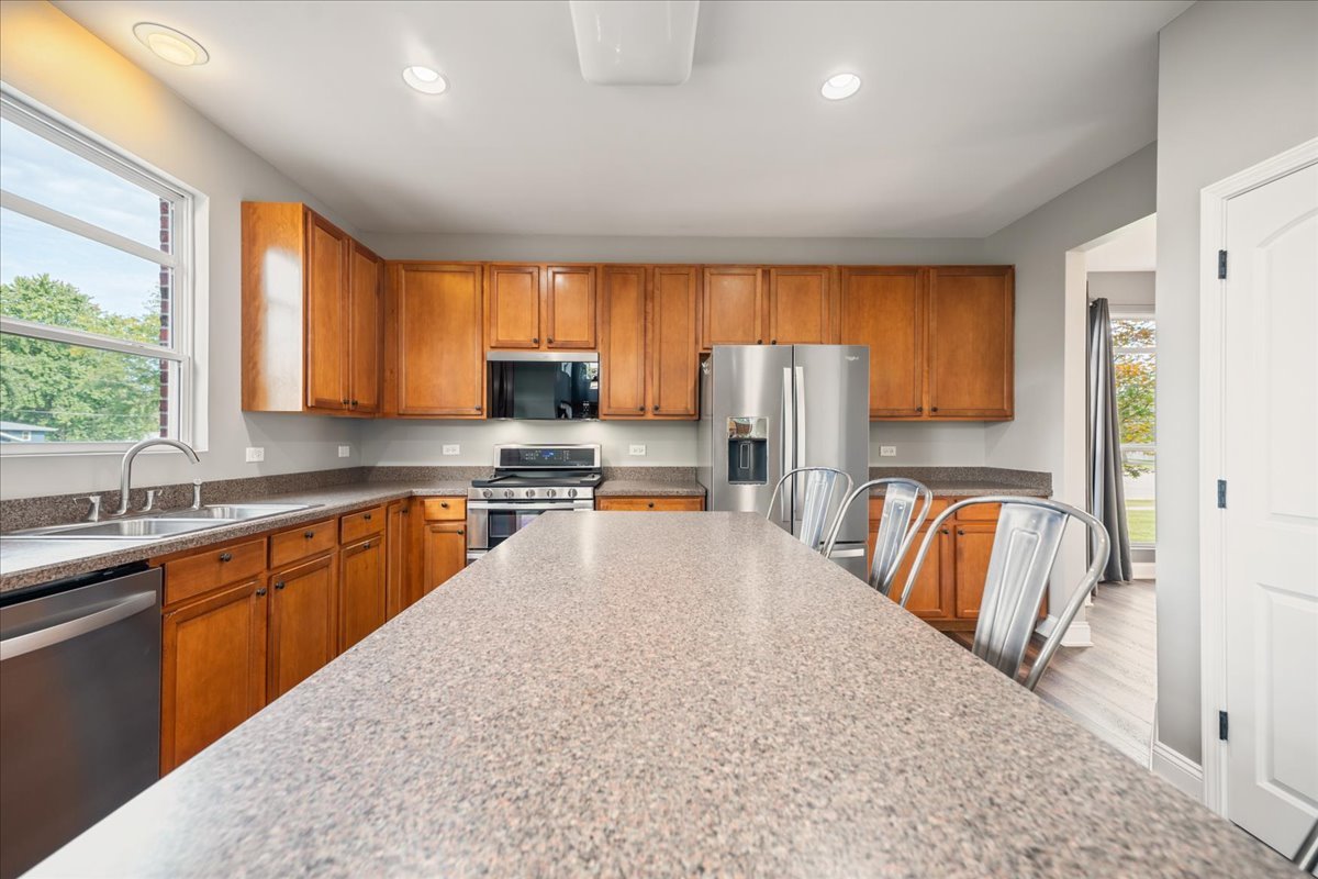 203 Tonell Avenue, New Lenox, IL 60451