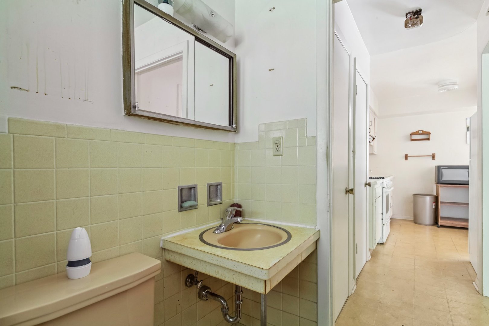 100 Pine Court, Crystal Lake, IL 60014