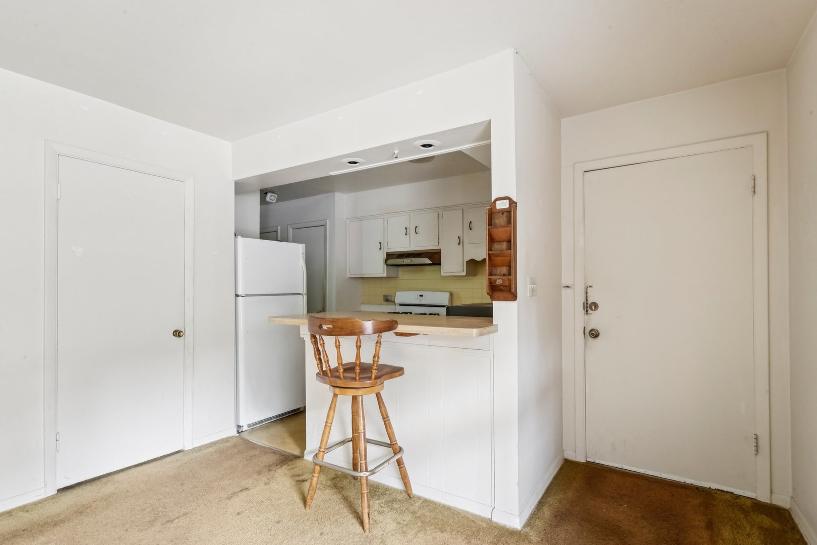 100 Pine Court, Crystal Lake, IL 60014