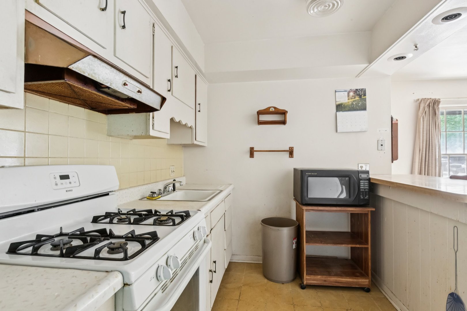 100 Pine Court, Crystal Lake, IL 60014