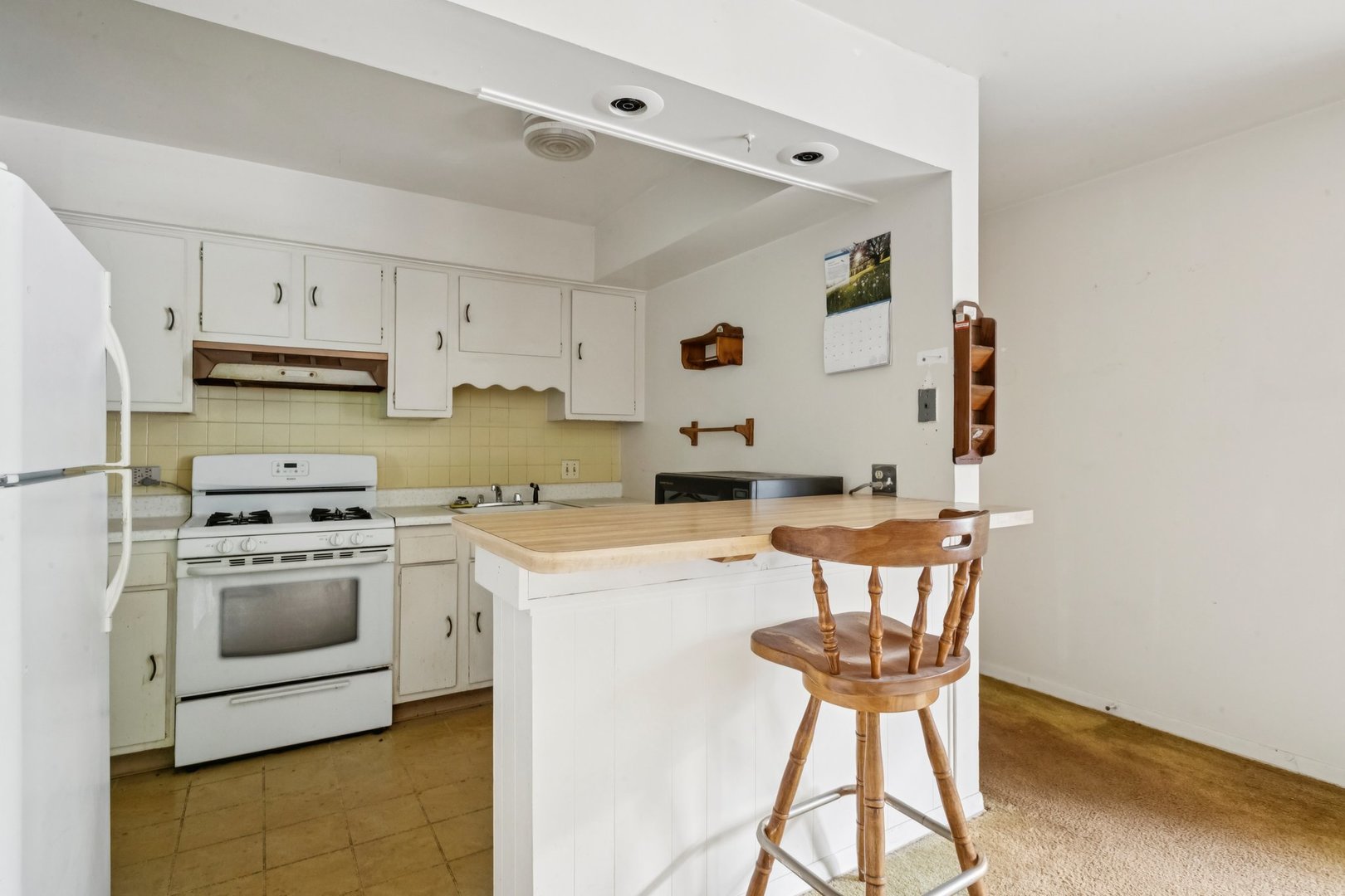 100 Pine Court, Crystal Lake, IL 60014