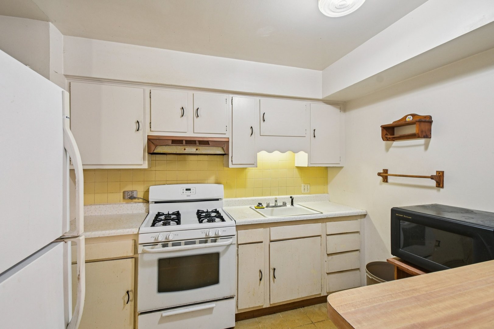 100 Pine Court, Crystal Lake, IL 60014