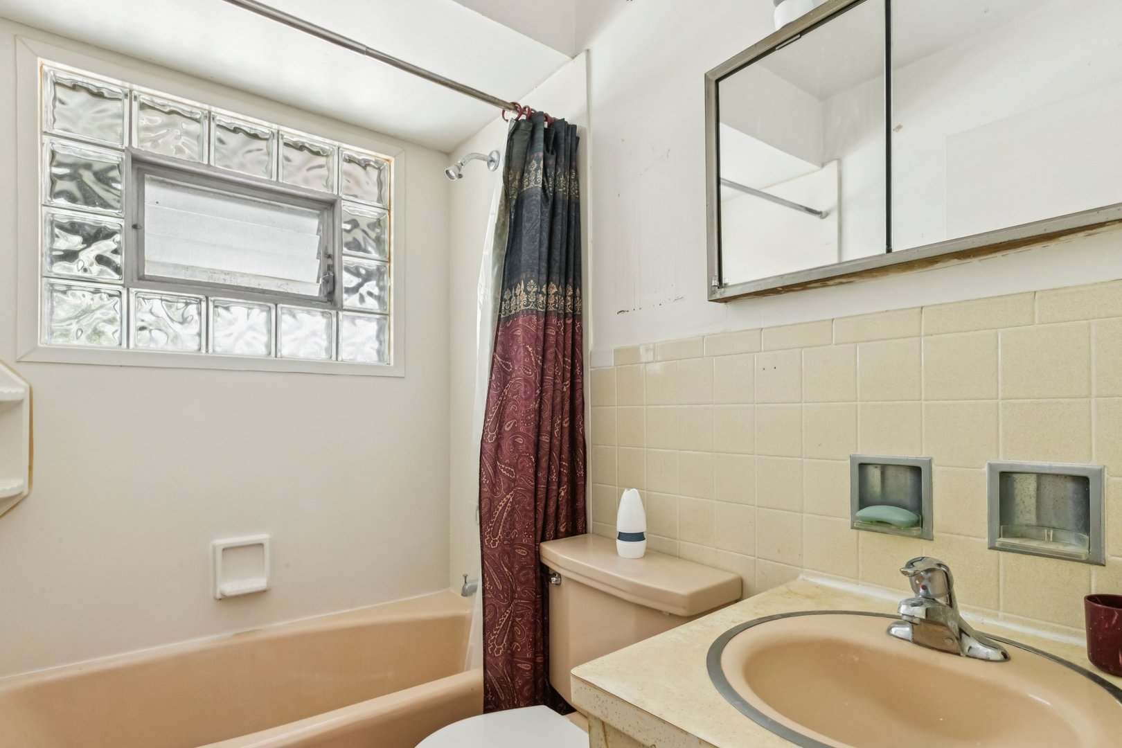 100 Pine Court, Crystal Lake, IL 60014