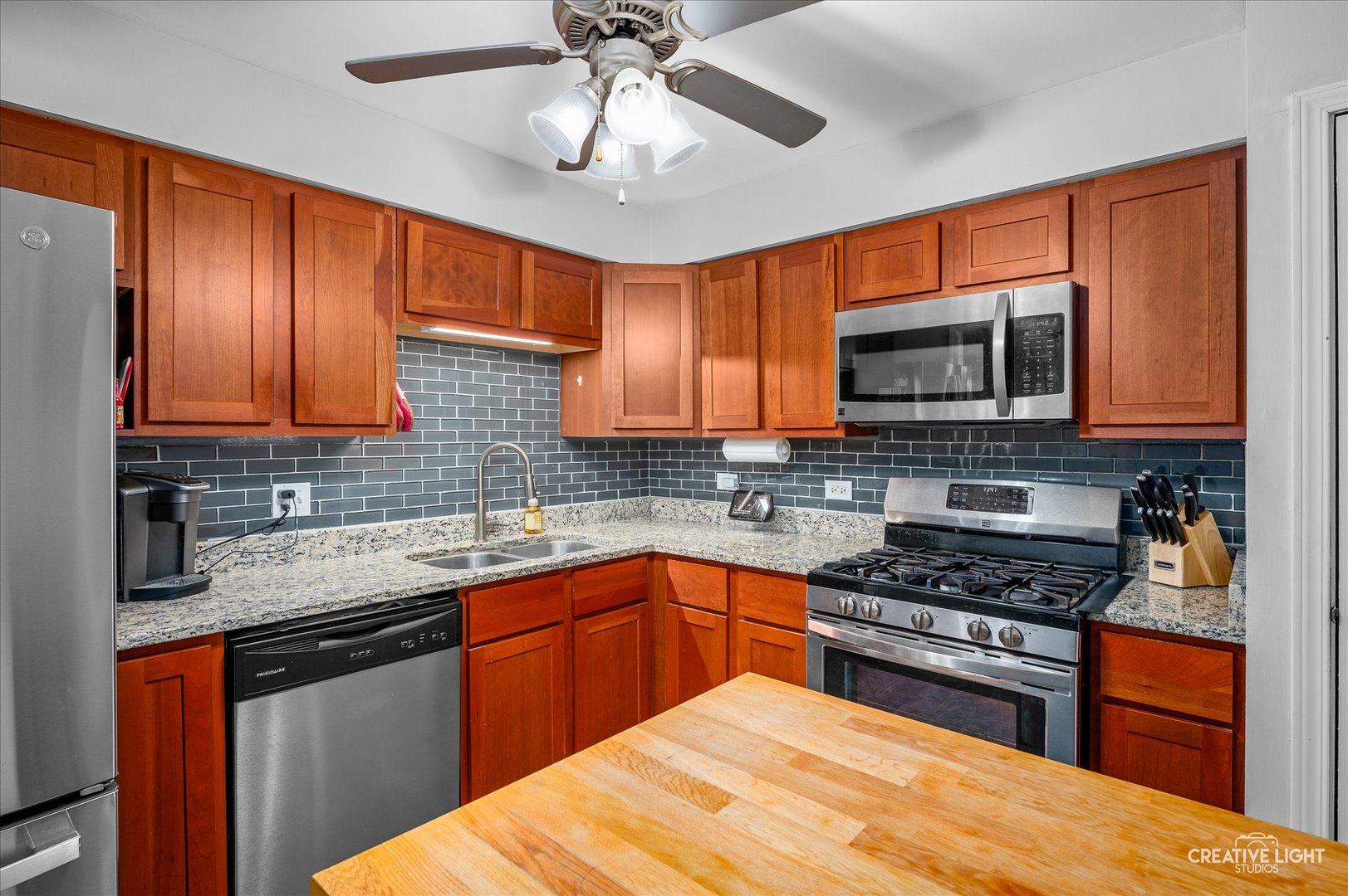 501 Carlysle Drive #9, Clarendon Hills, IL 60514