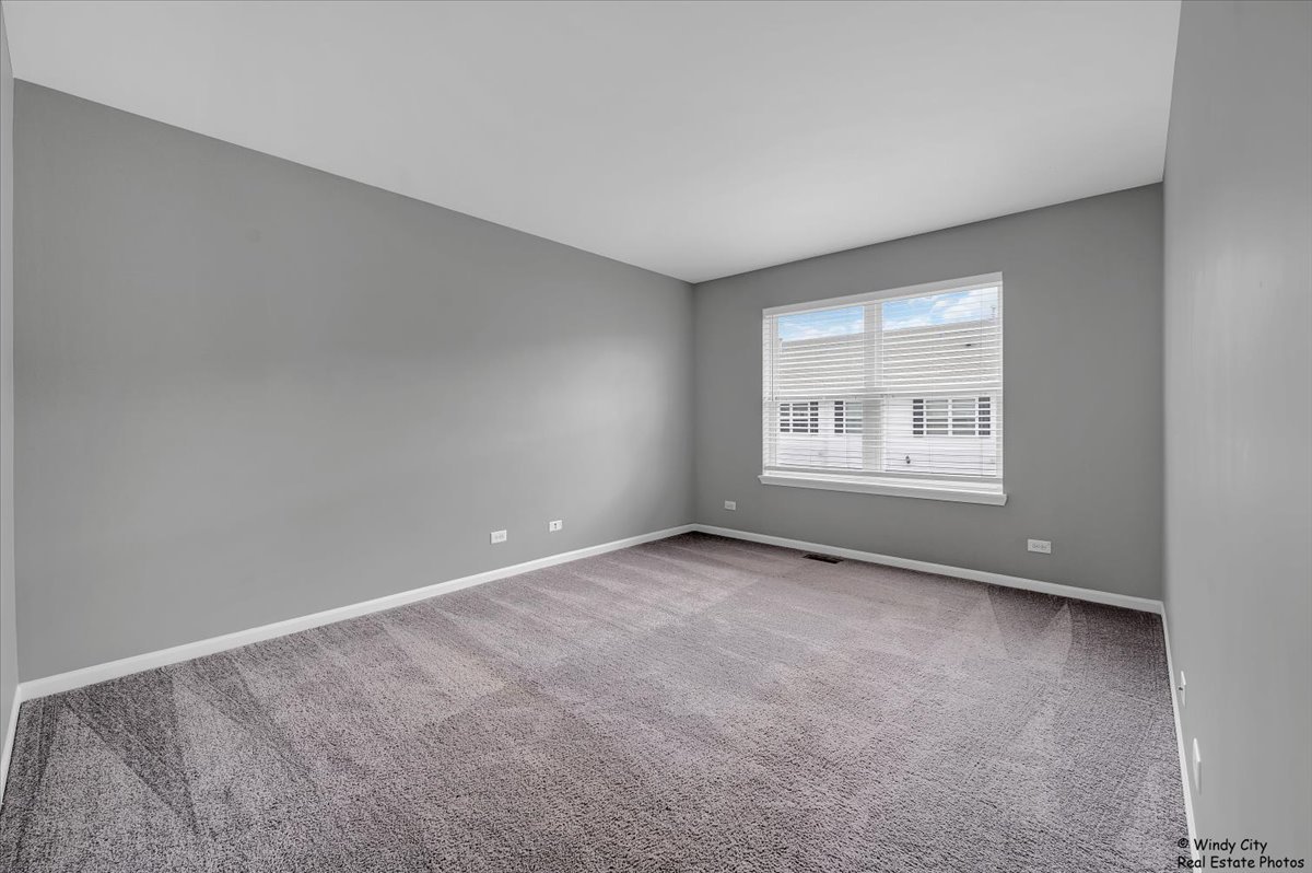2571 HILLSBORO Boulevard, Aurora, IL 60503