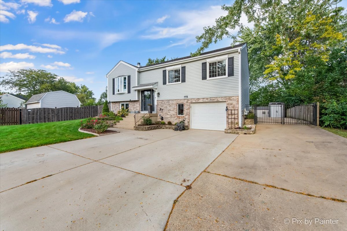 315 Bragg Court, Bartlett, IL 60103
