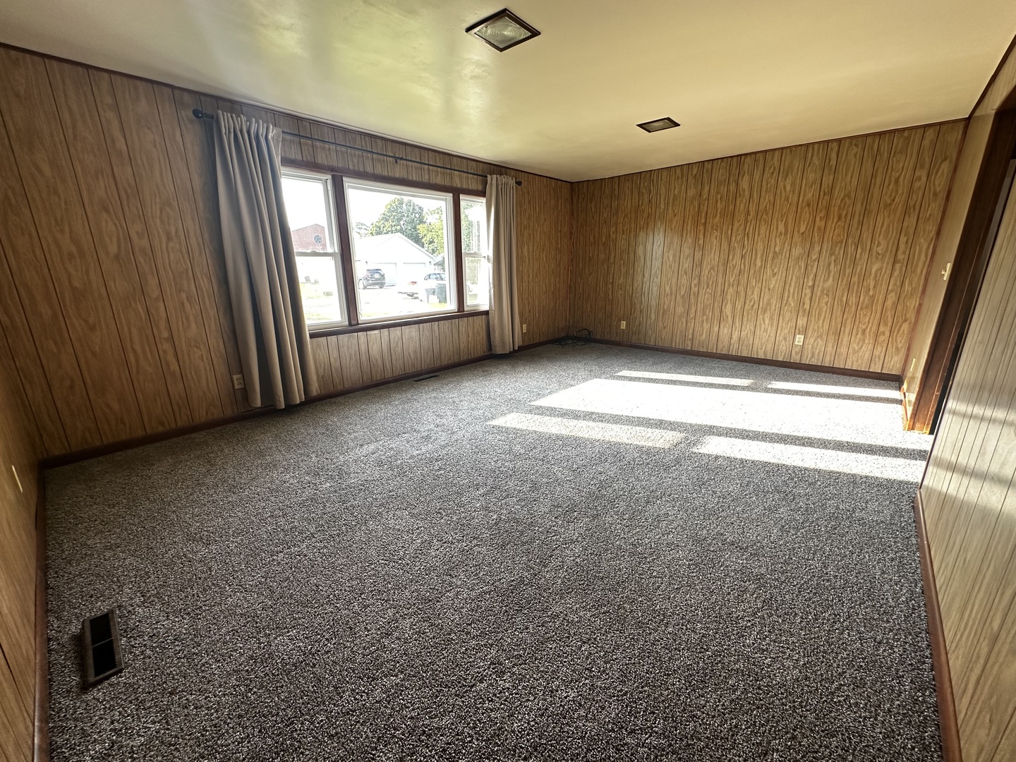 213 Peoria Street, Gilman, IL 60938