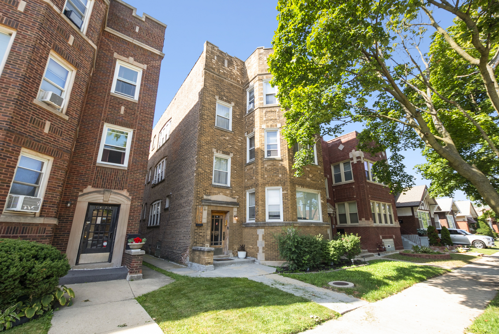 7422 S Bennett Avenue #2, Chicago, IL 60649