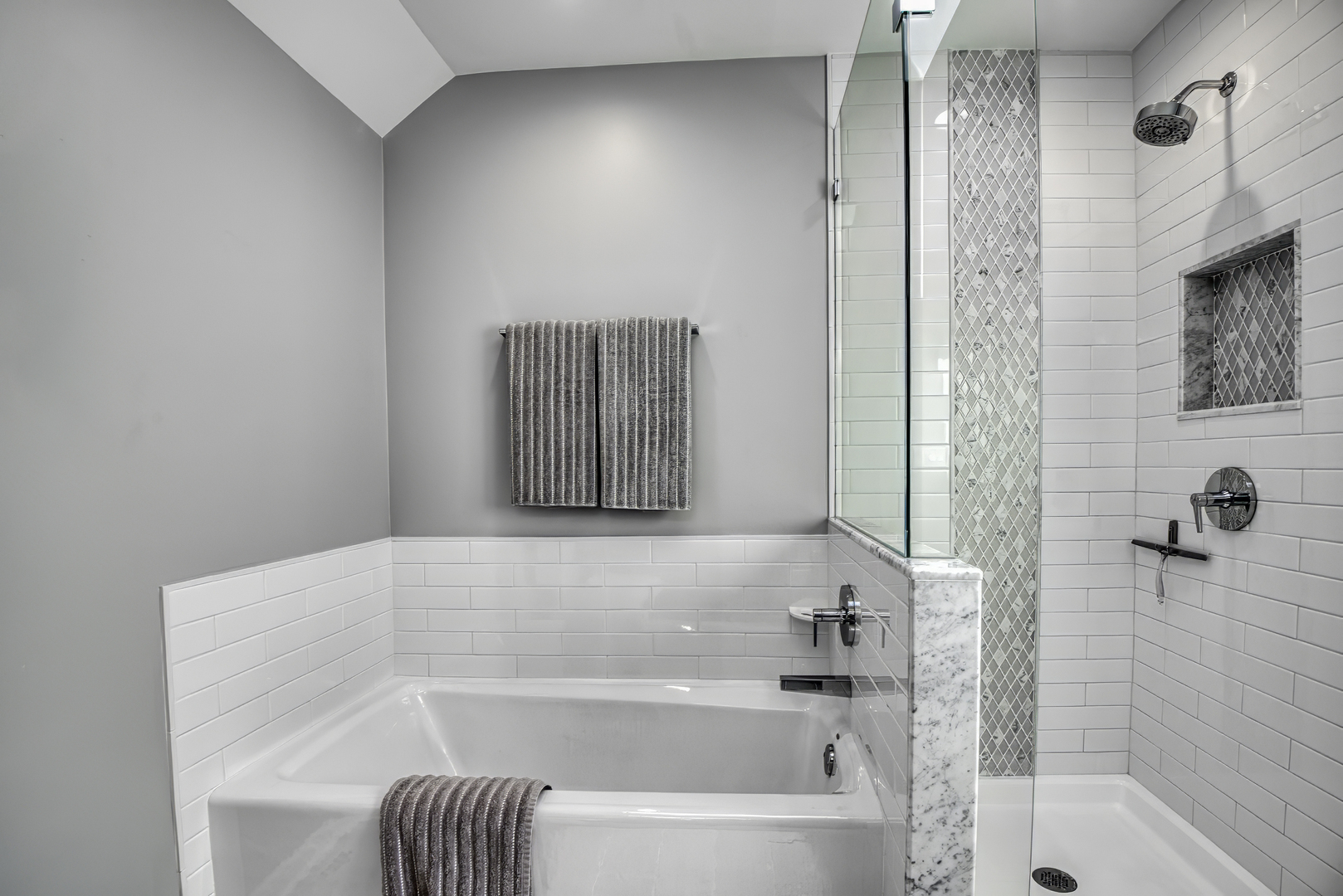 185 Barra Lane, Inverness, IL 60067