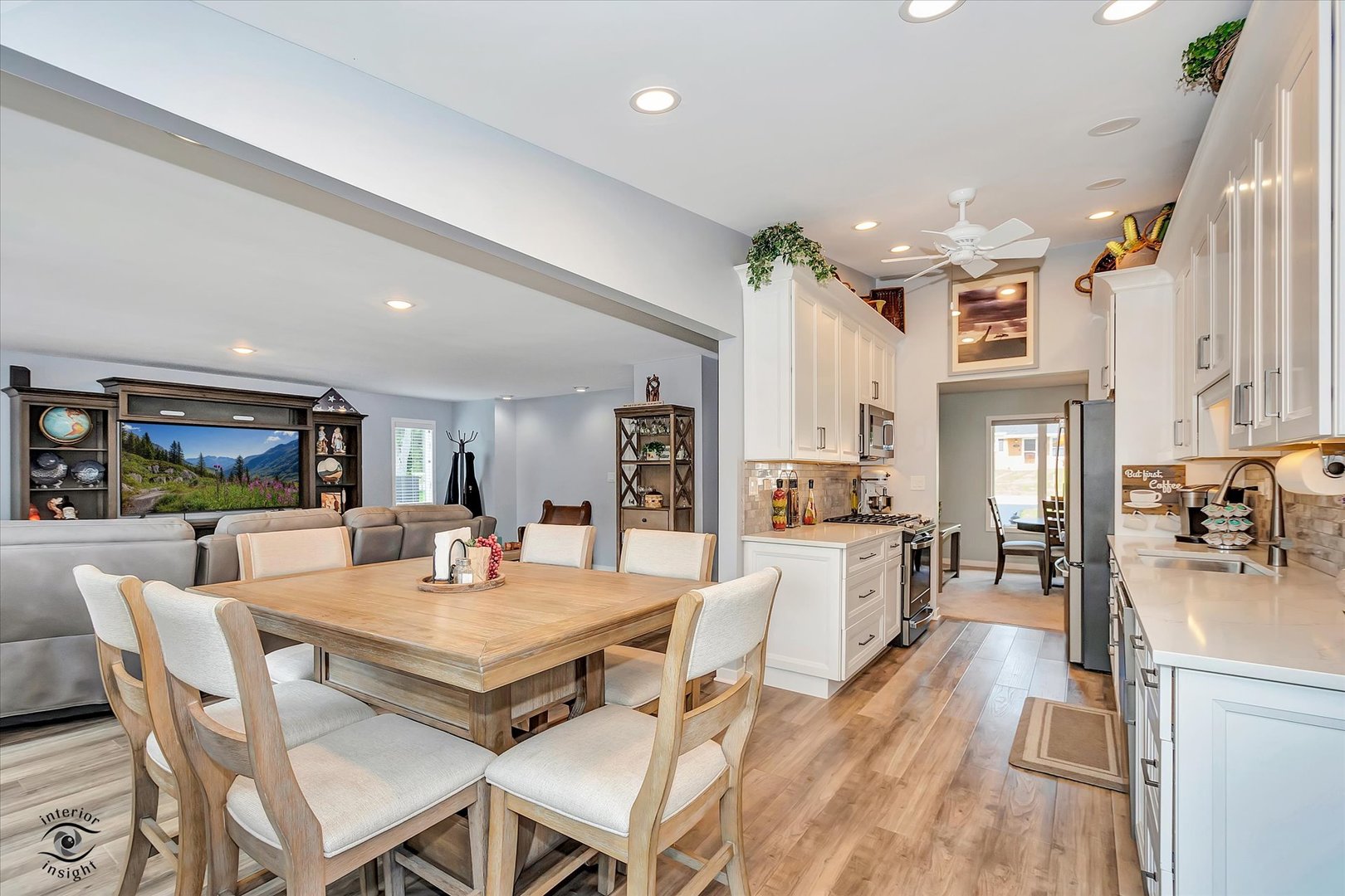 17W141 Monterey Avenue, Oakbrook Terrace, IL 60181