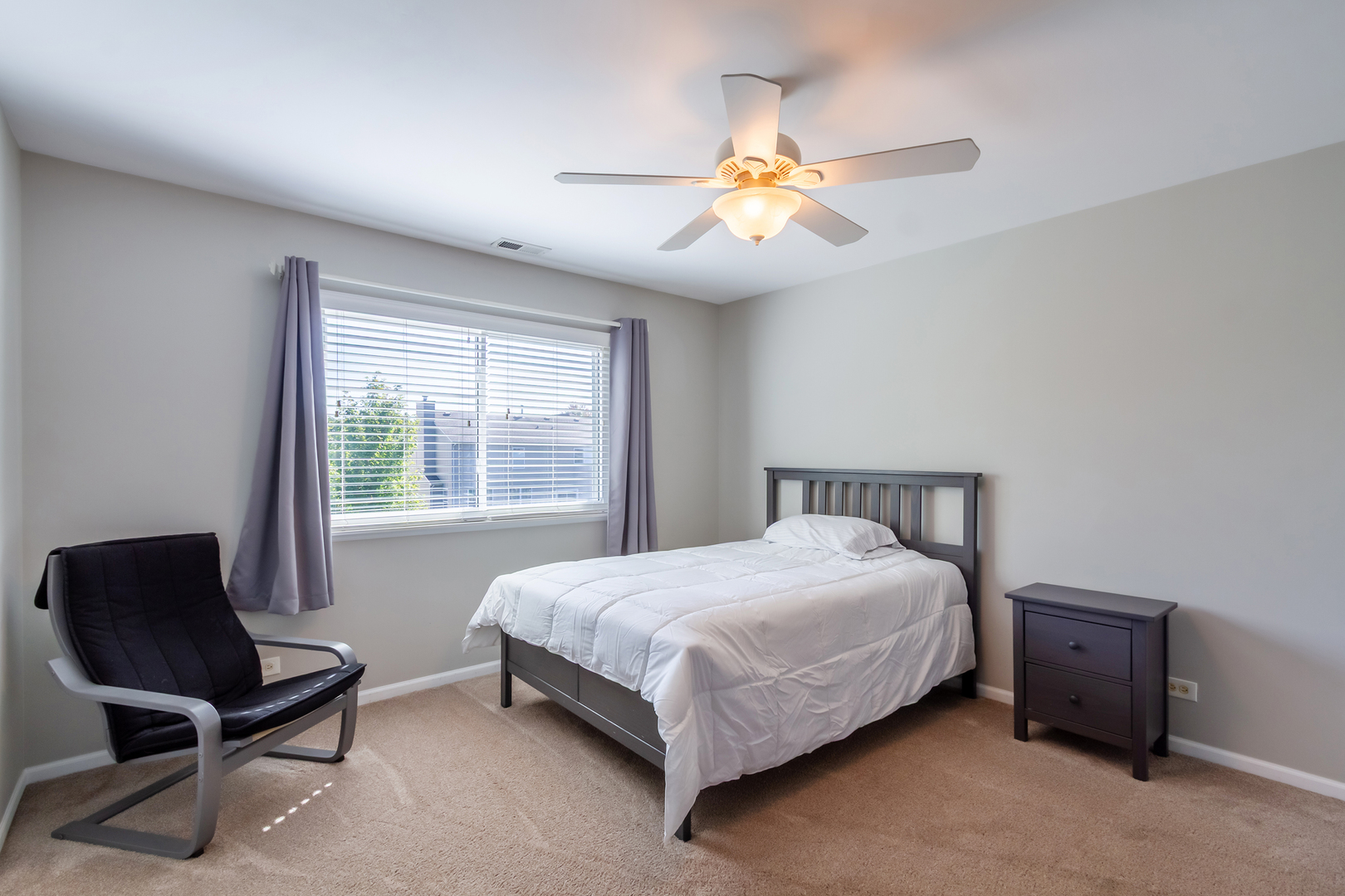 125 Augusta Drive, Gilberts, IL 60136