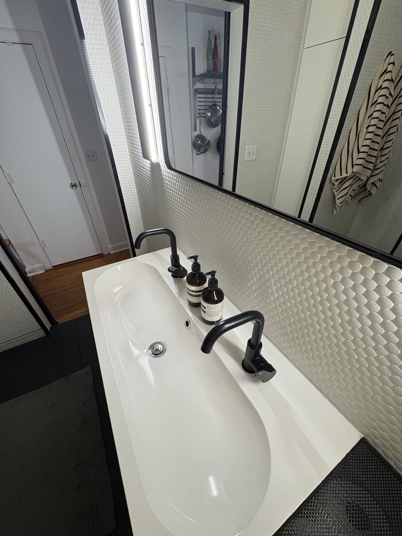 2138 W Ohio Street #3, Chicago, IL 60612