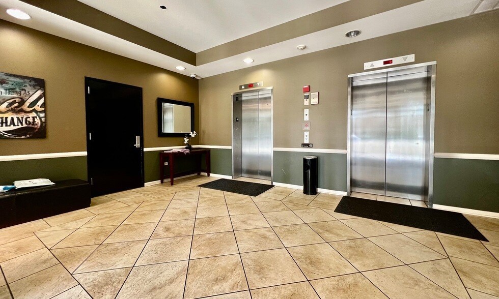 656 Pearson Street #505C, Des Plaines, IL 60016
