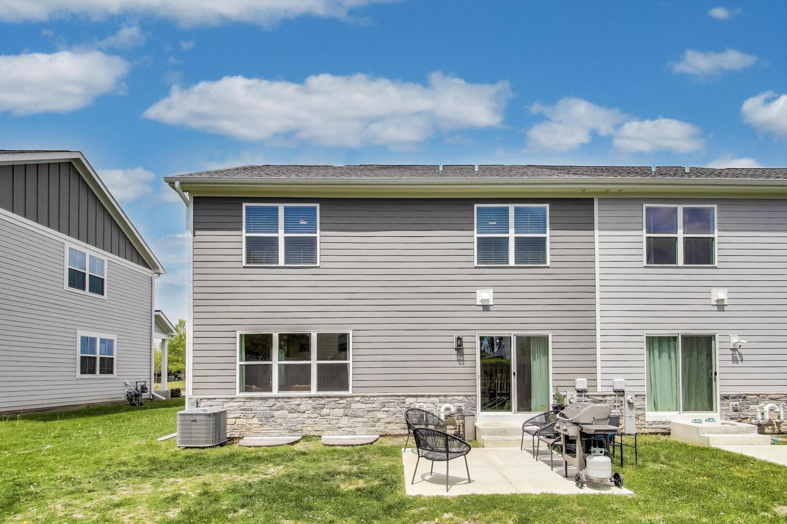 327 Lasalle Lane, Buffalo Grove, IL 60089