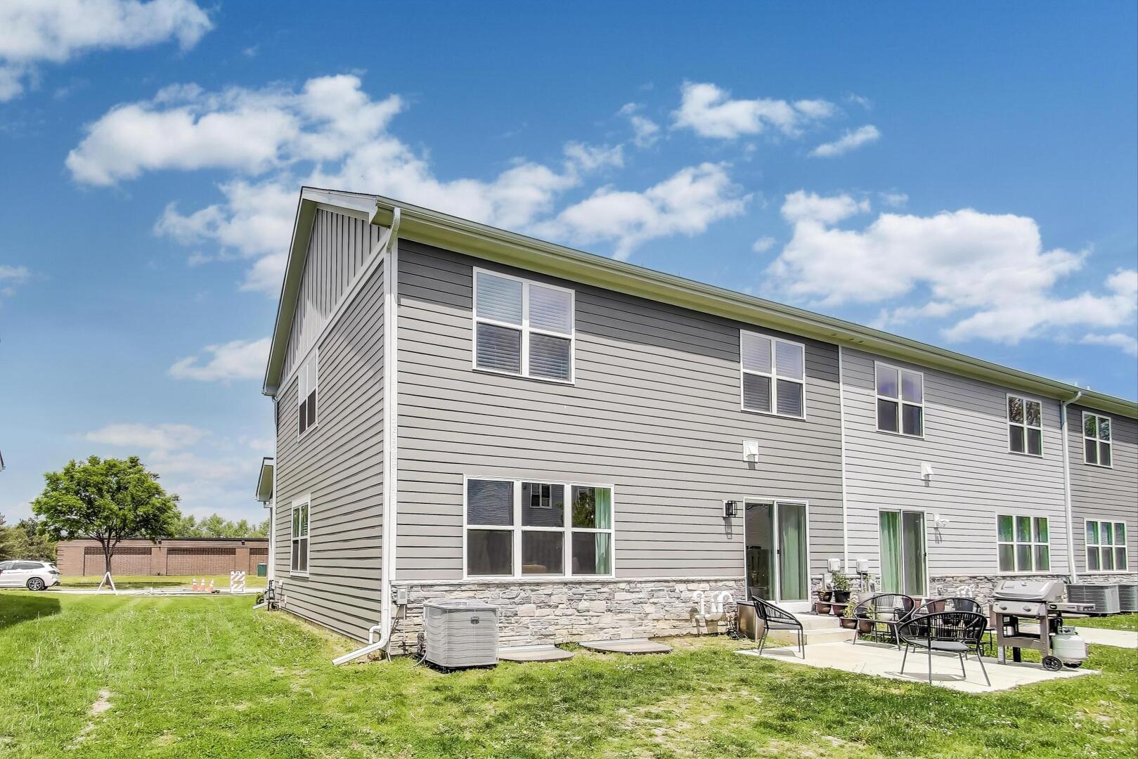 327 Lasalle Lane, Buffalo Grove, IL 60089