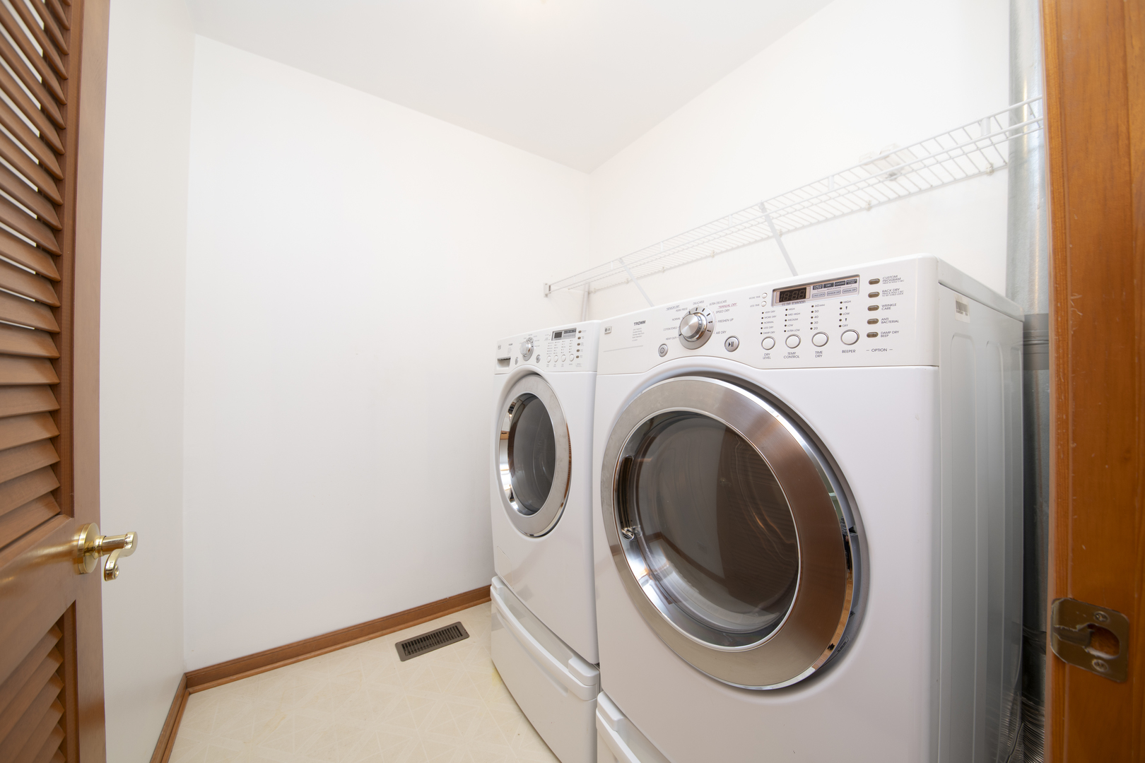 153 Fulbright Lane, Schaumburg, IL 60194