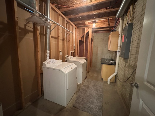 2404 Treeline Drive, Bloomington, IL 61704