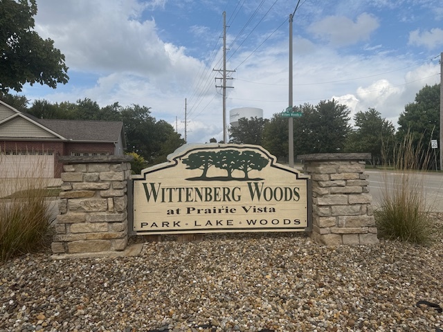 2404 Treeline Drive, Bloomington, IL 61704