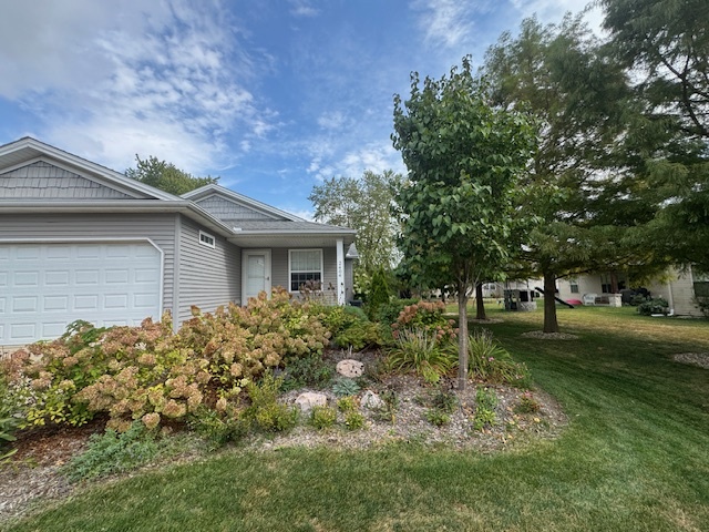 2404 Treeline Drive, Bloomington, IL 61704