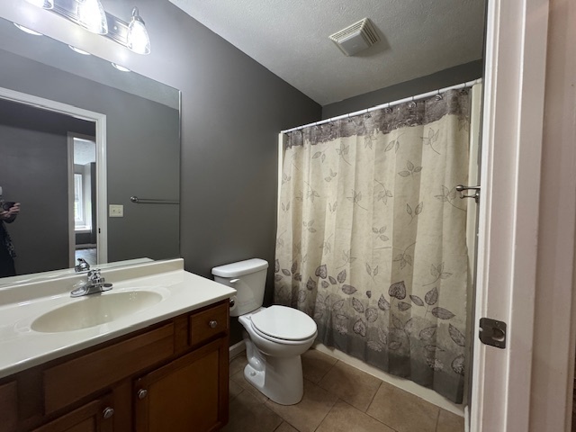 2404 Treeline Drive, Bloomington, IL 61704