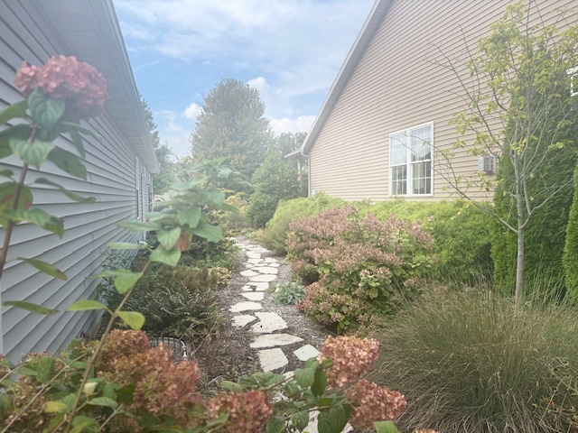 2404 Treeline Drive, Bloomington, IL 61704