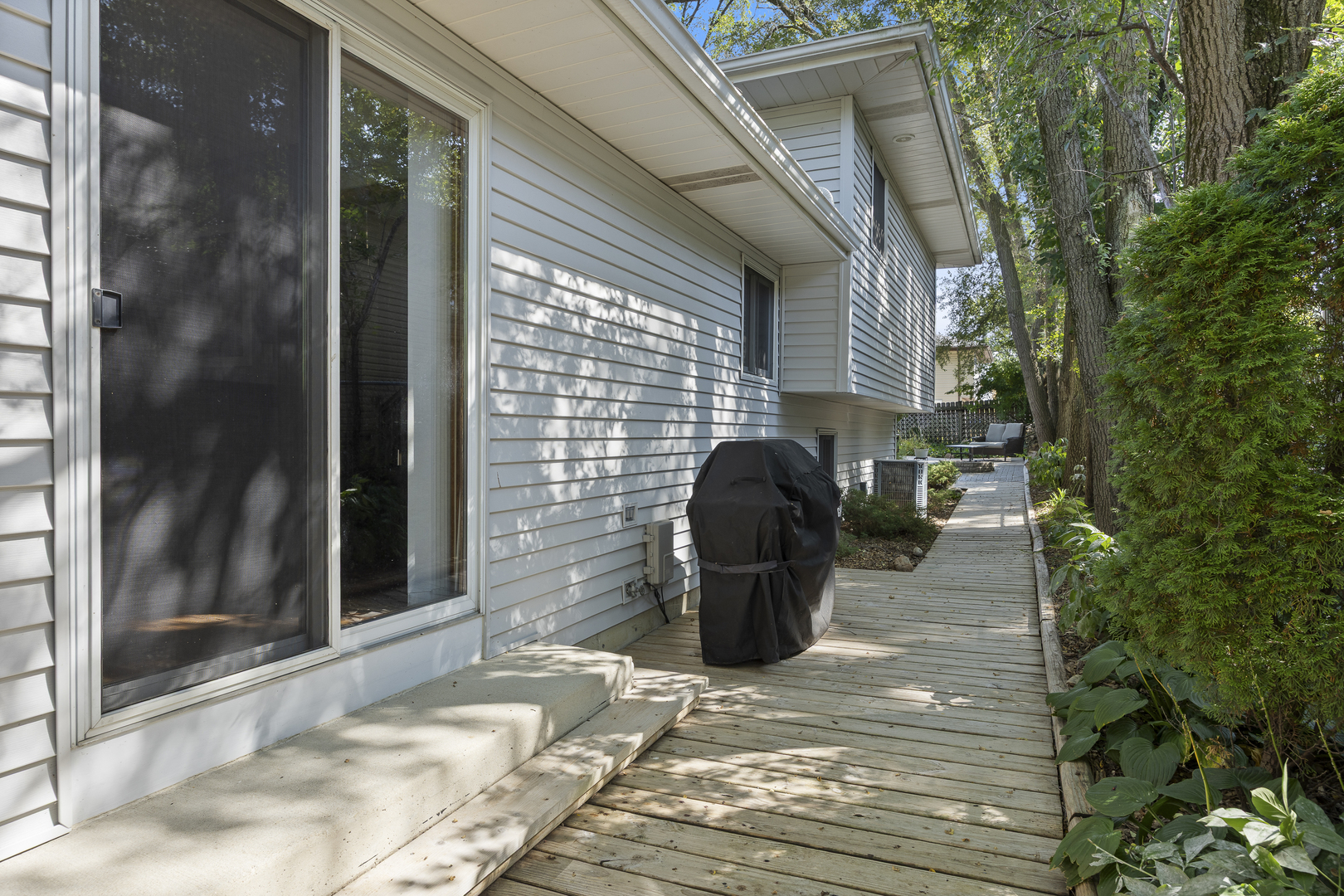 S071 Leonard Street, Winfield, IL 60190