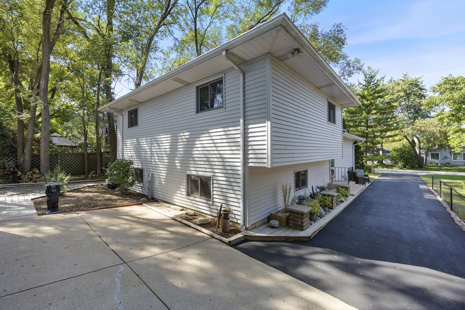 S071 Leonard Street, Winfield, IL 60190