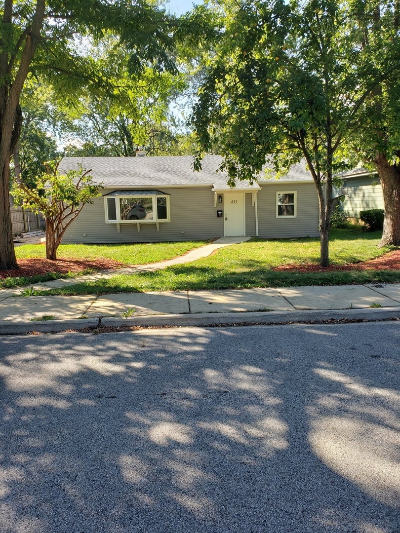 433 E High Street, Mundelein, IL 60060