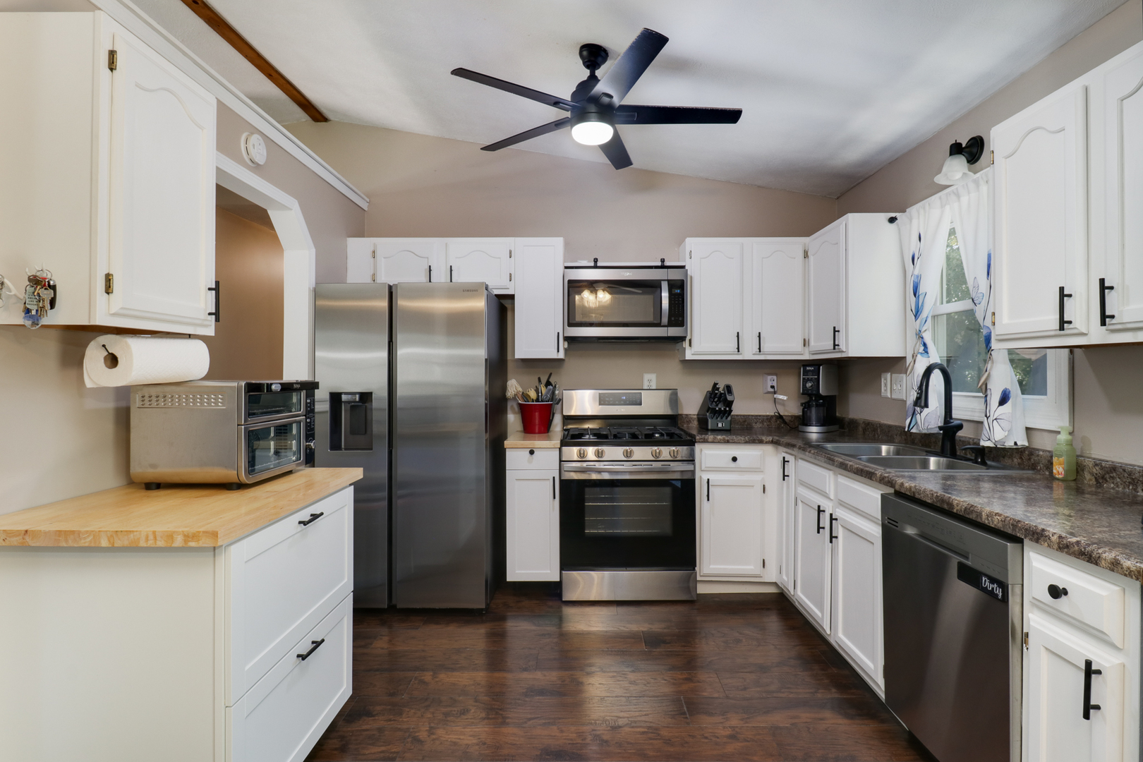 702 Arrowhead Lane, Heyworth, IL 61745