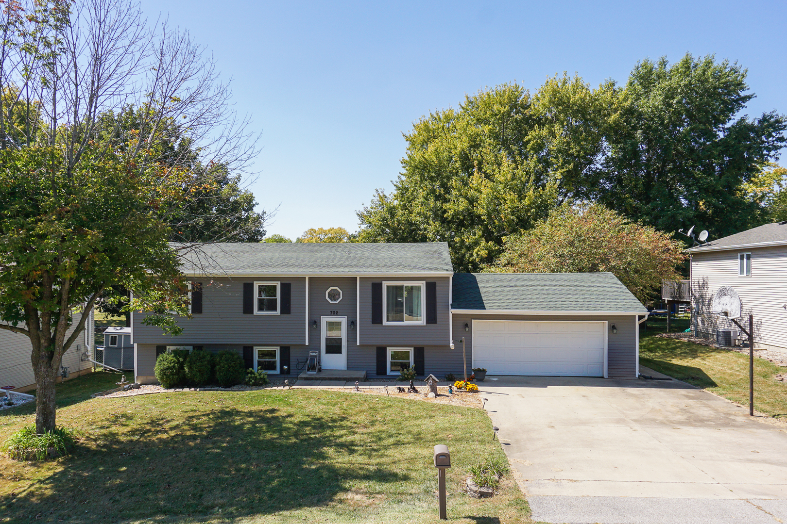 702 Arrowhead Lane, Heyworth, IL 61745