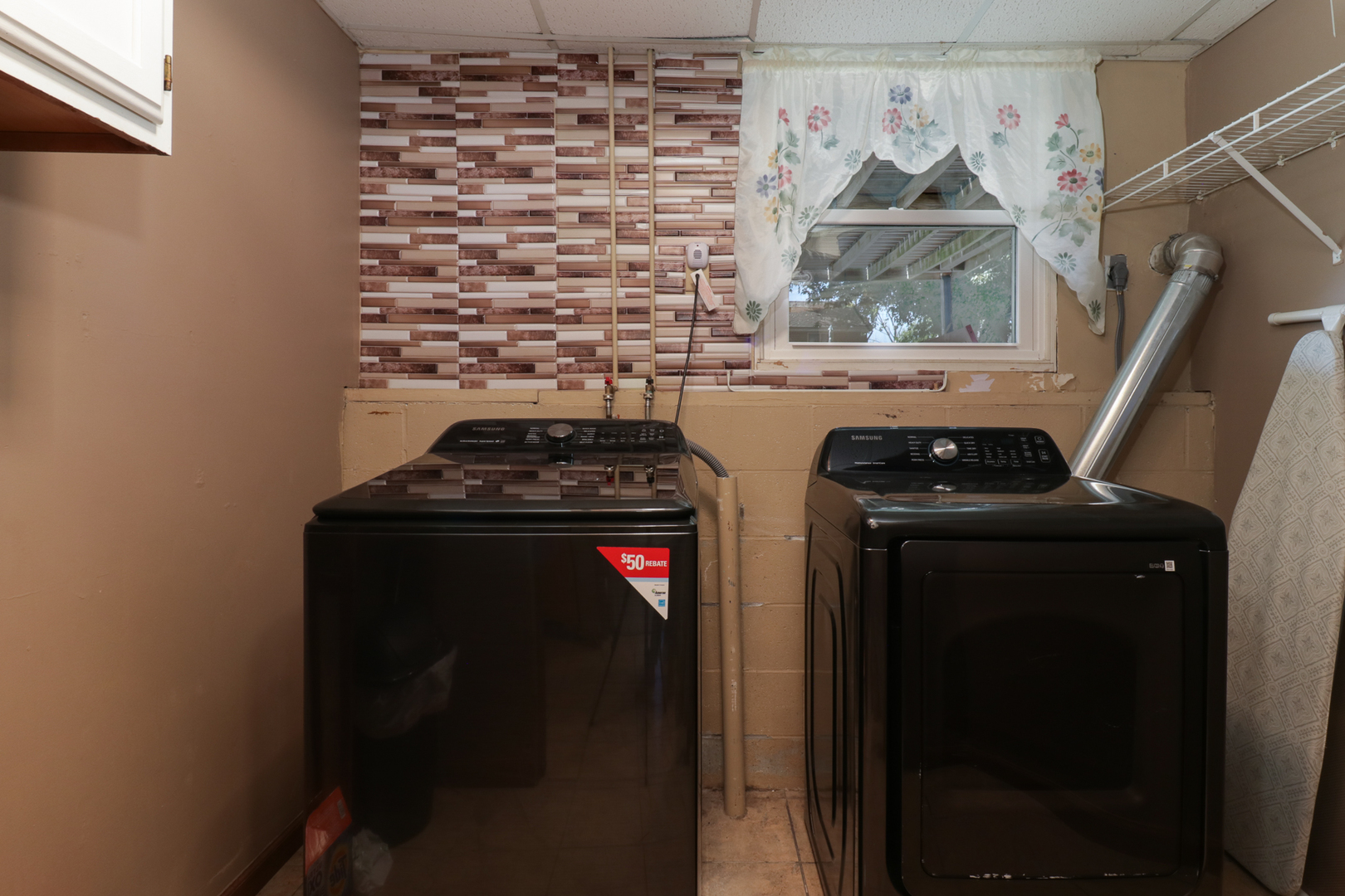 702 Arrowhead Lane, Heyworth, IL 61745