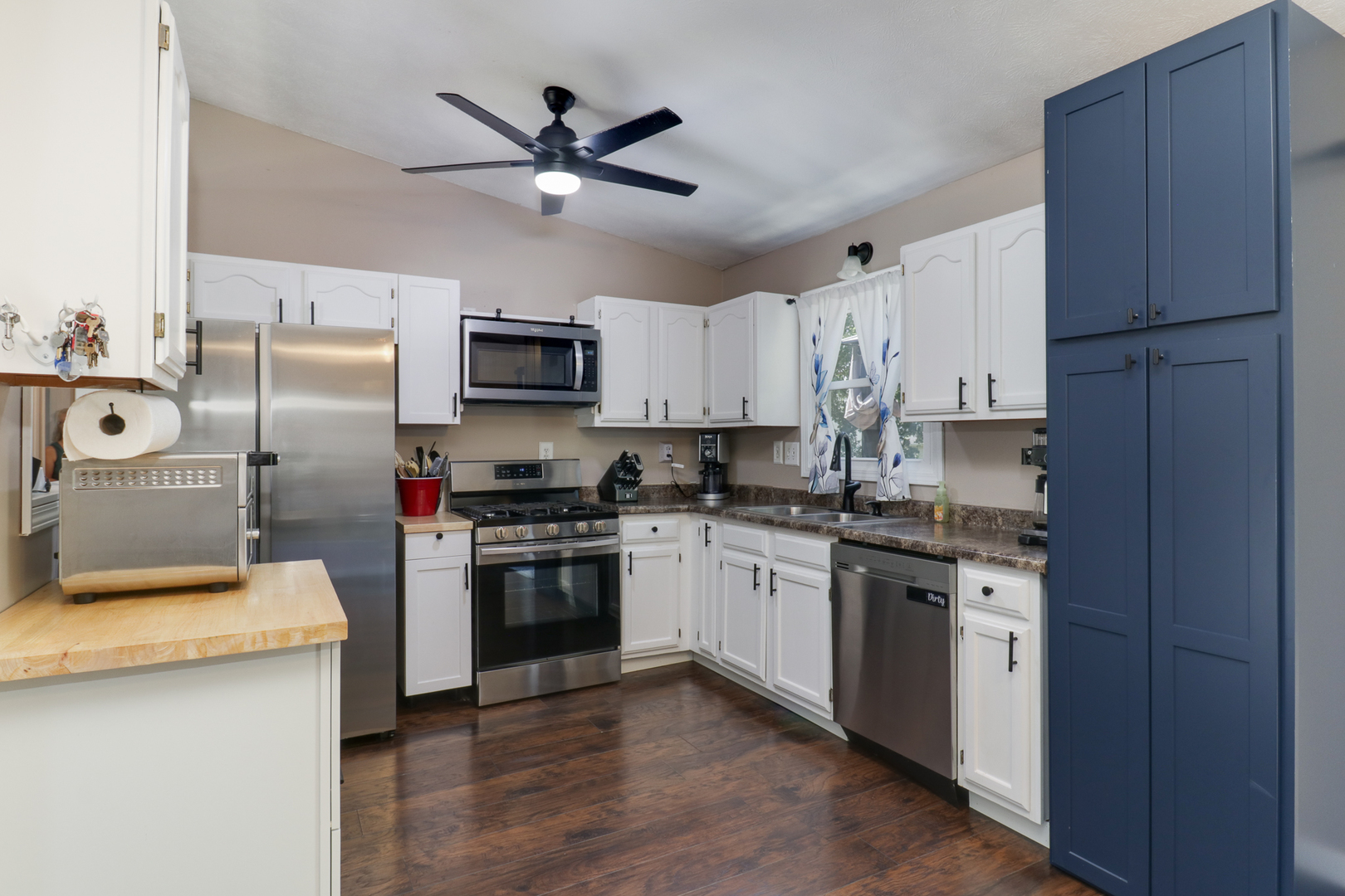 702 Arrowhead Lane, Heyworth, IL 61745