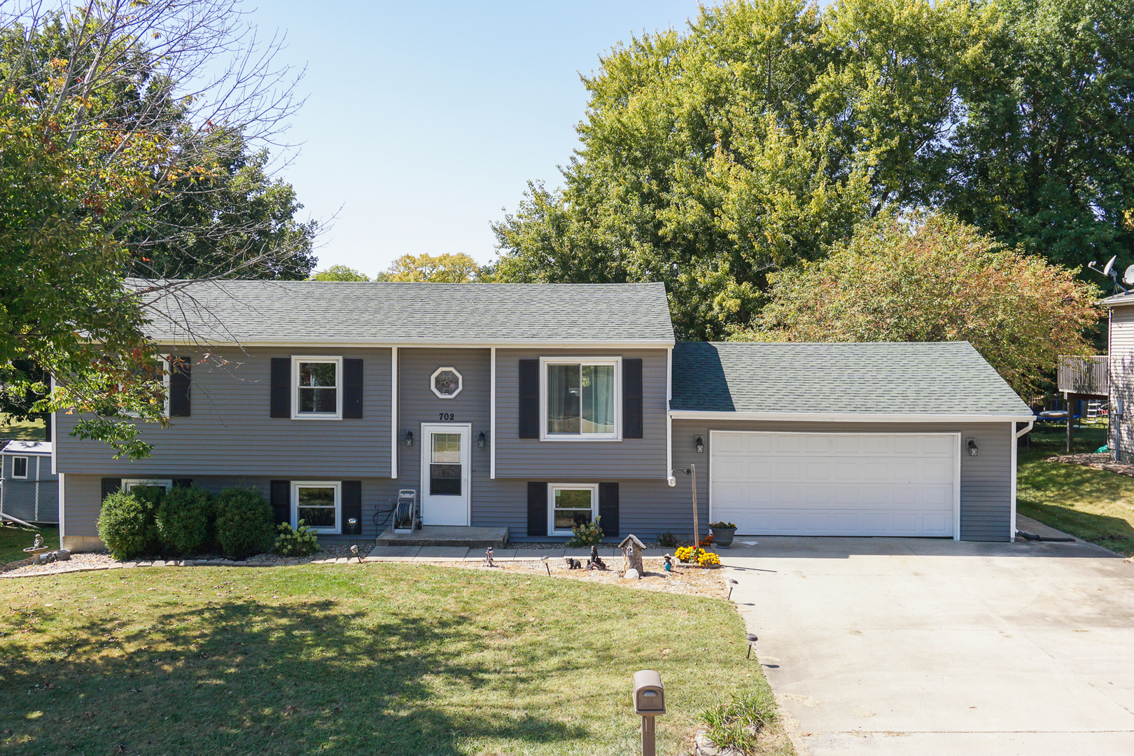 702 Arrowhead Lane, Heyworth, IL 61745