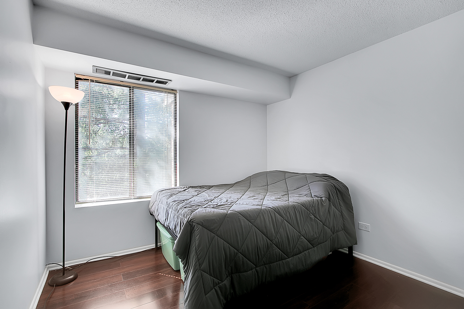 907 S Williams Street #206, Westmont, IL 60559