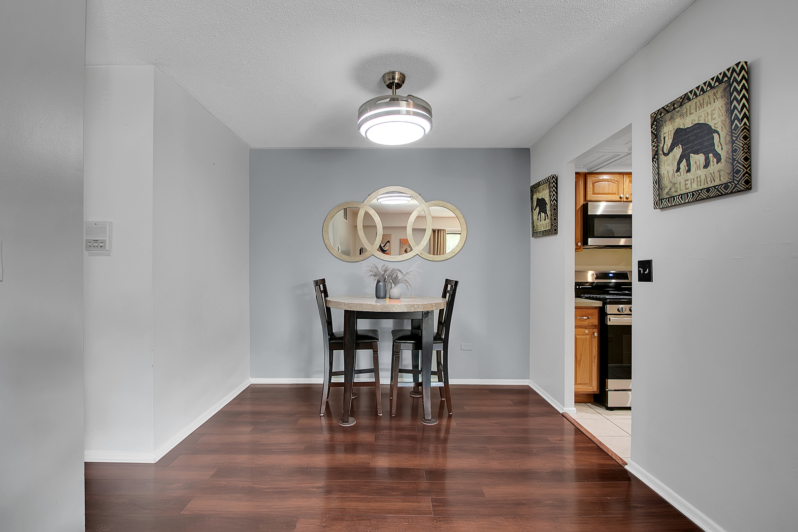 907 S Williams Street #206, Westmont, IL 60559