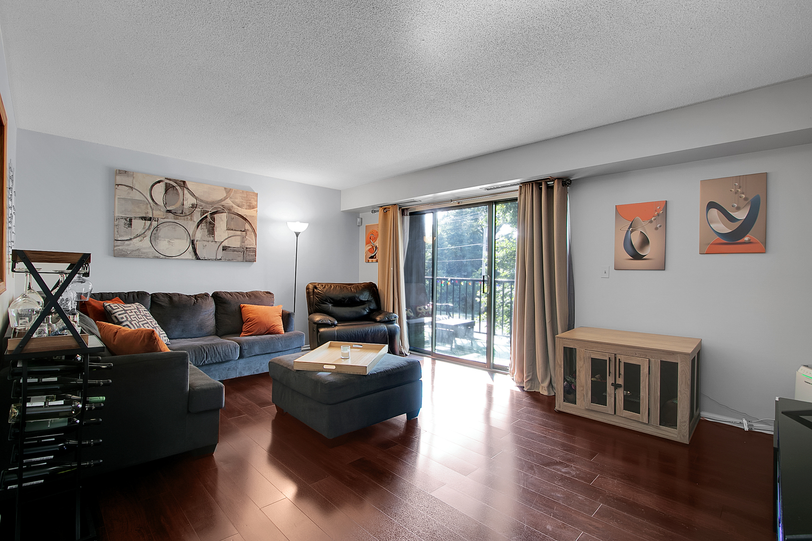907 S Williams Street #206, Westmont, IL 60559