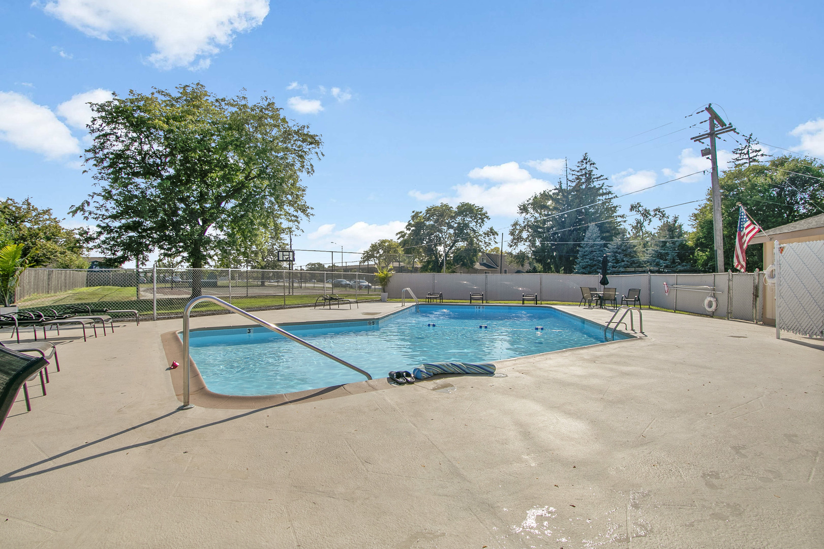 907 S Williams Street #206, Westmont, IL 60559
