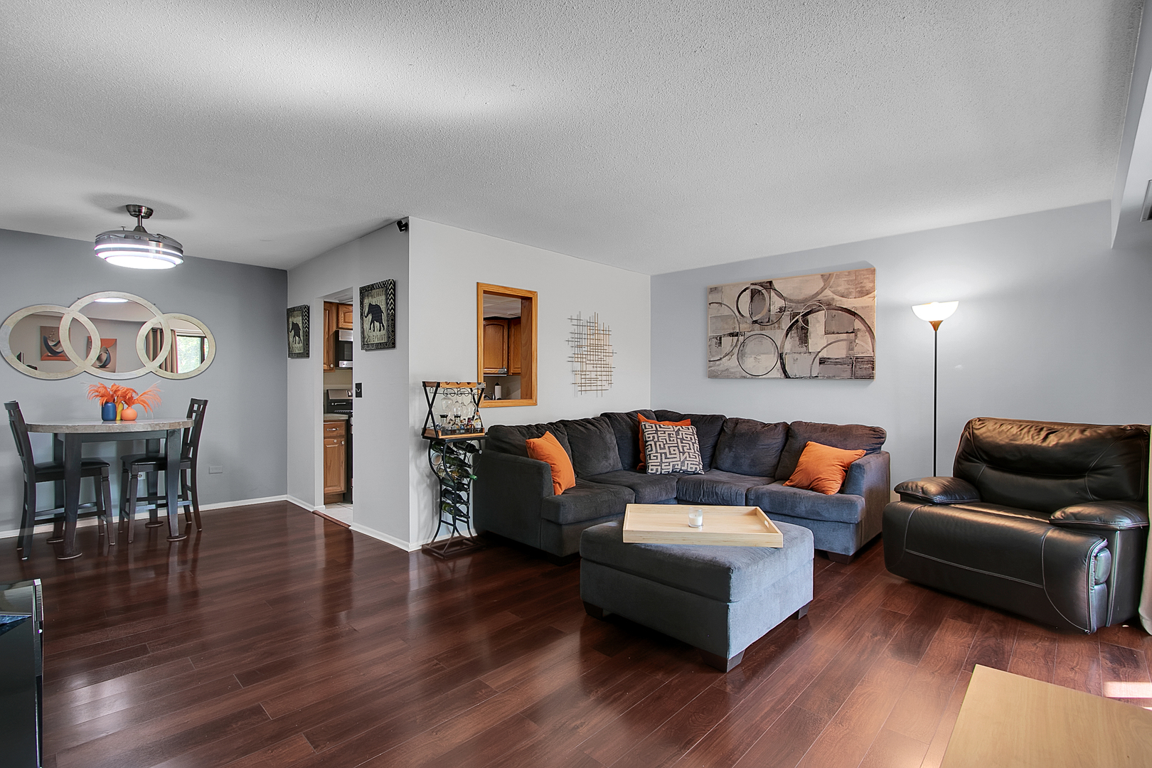 907 S Williams Street #206, Westmont, IL 60559