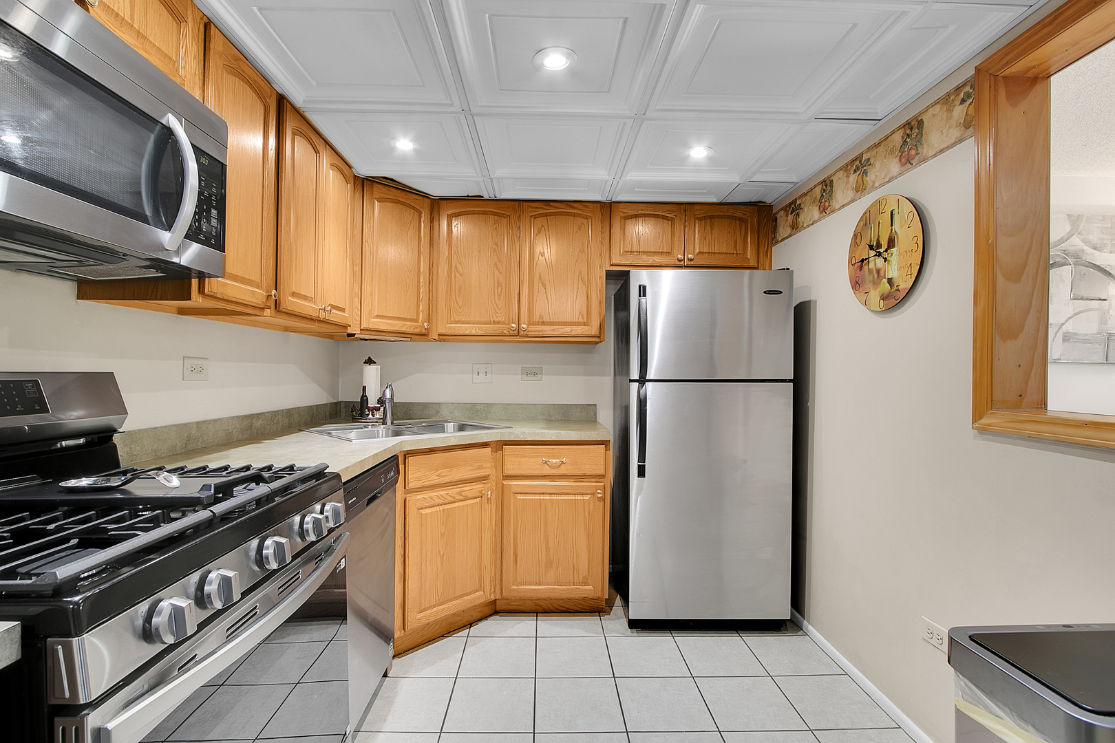 907 S Williams Street #206, Westmont, IL 60559