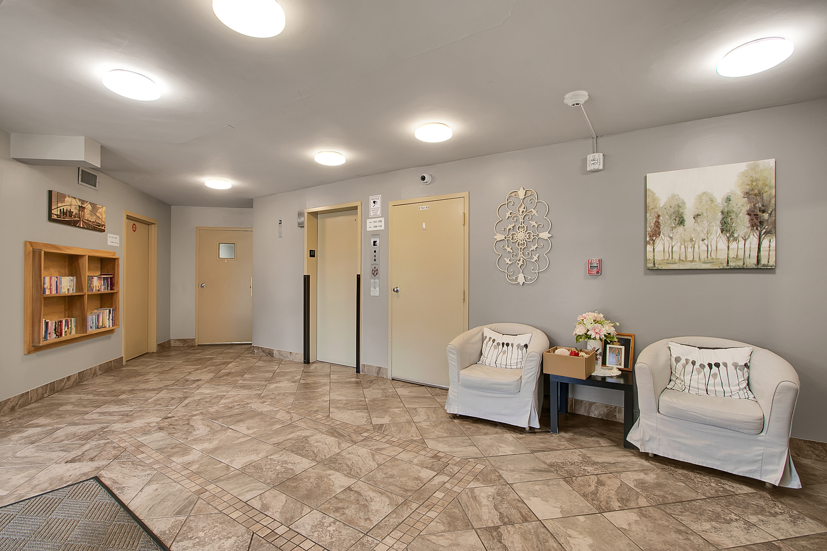 907 S Williams Street #206, Westmont, IL 60559