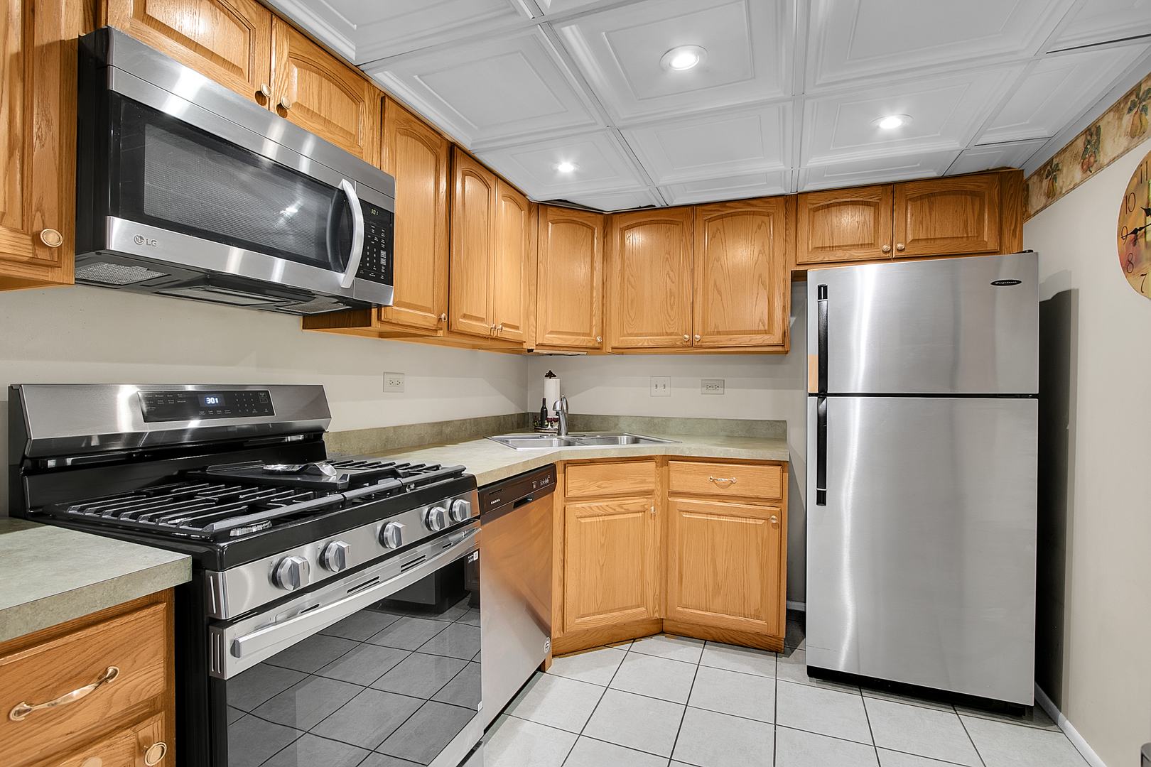 907 S Williams Street #206, Westmont, IL 60559