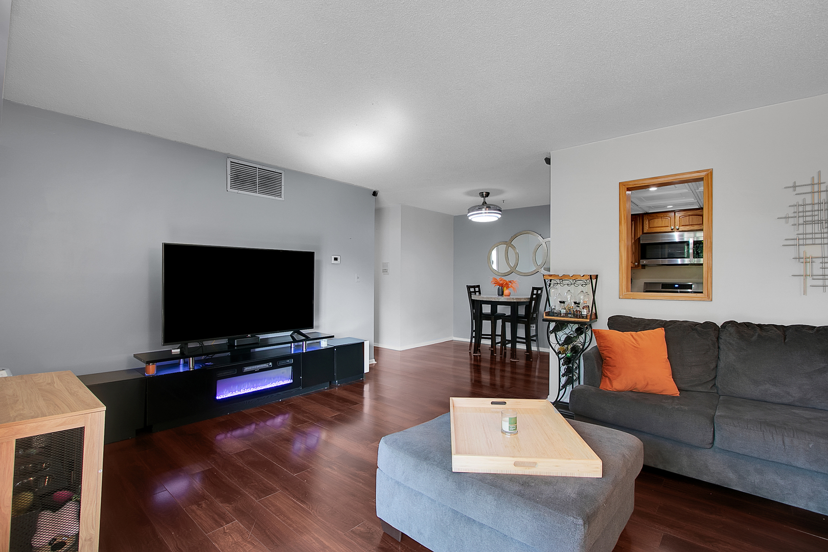 907 S Williams Street #206, Westmont, IL 60559