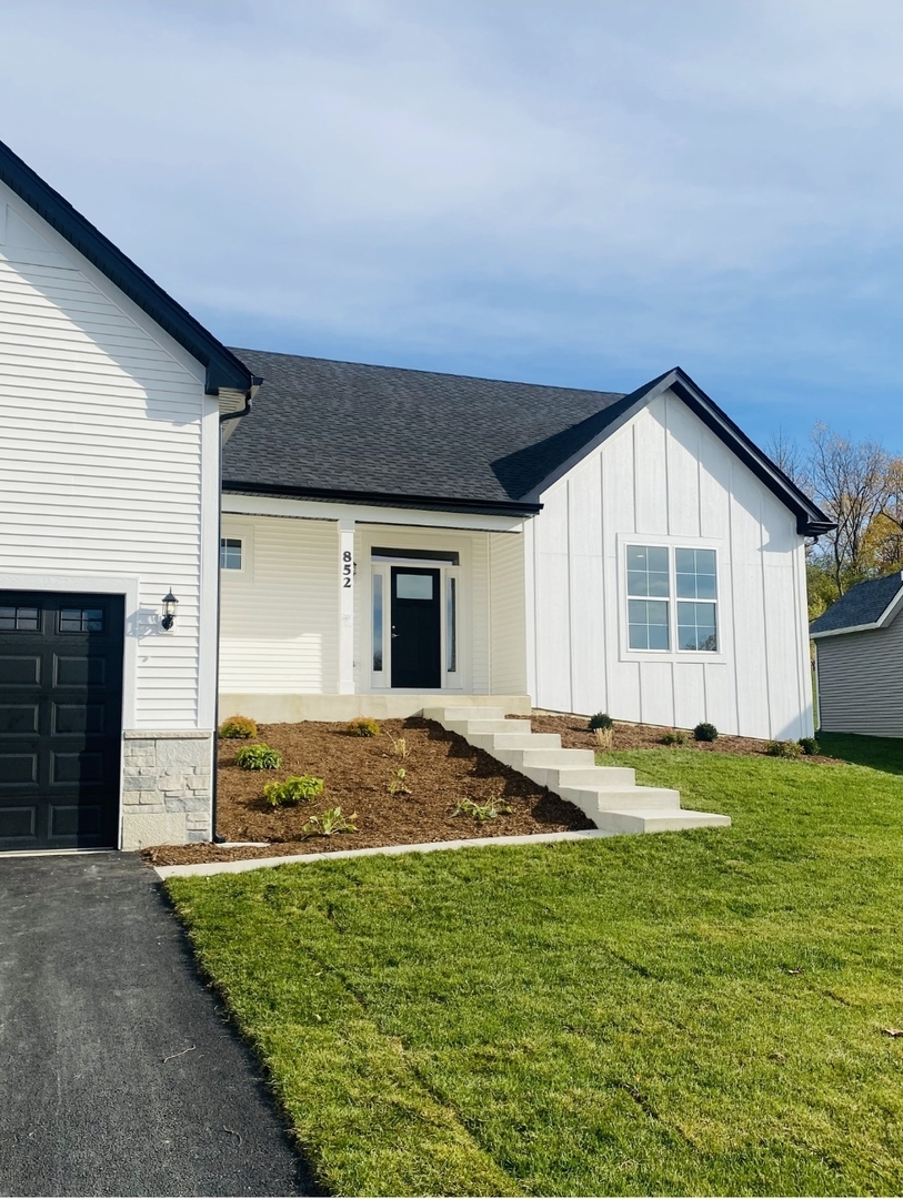 852 Timber Oak Lane, Yorkville, IL 60560