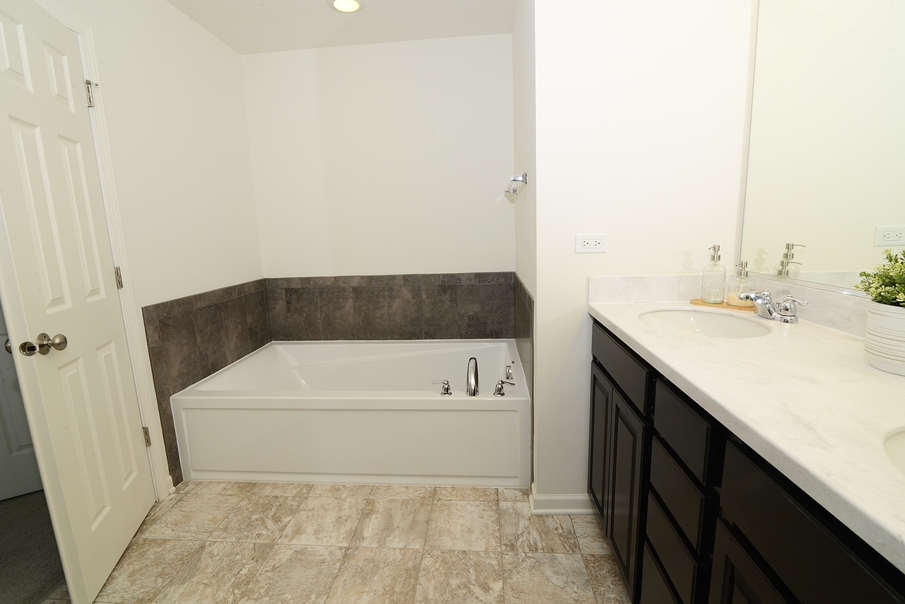 533 Town Center Boulevard, Gilberts, IL 60136