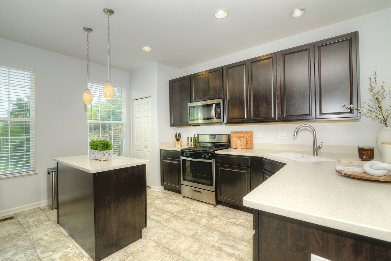 533 Town Center Boulevard, Gilberts, IL 60136