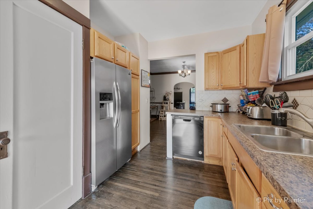 44 N Du bois Avenue, Elgin, IL 60123