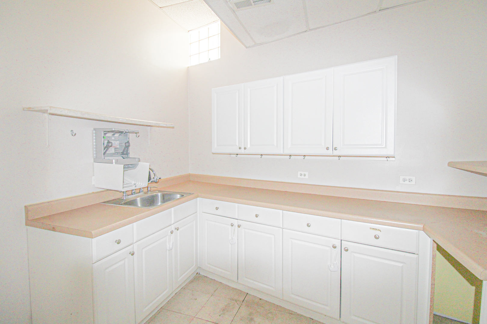 5897 N Elston Avenue, Chicago, IL 60646