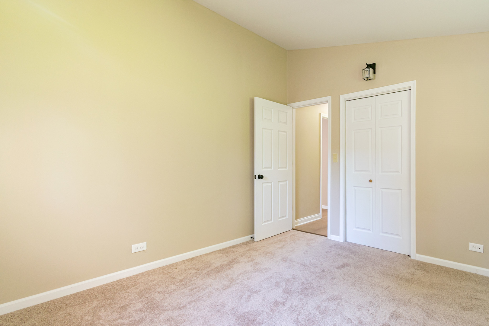 105 N Sumac Avenue, McHenry, IL 60051