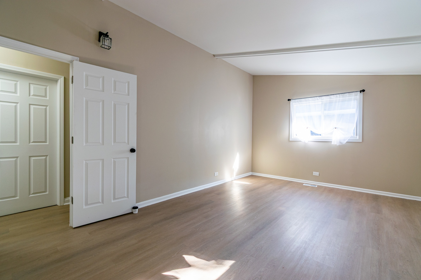 105 N Sumac Avenue, McHenry, IL 60051