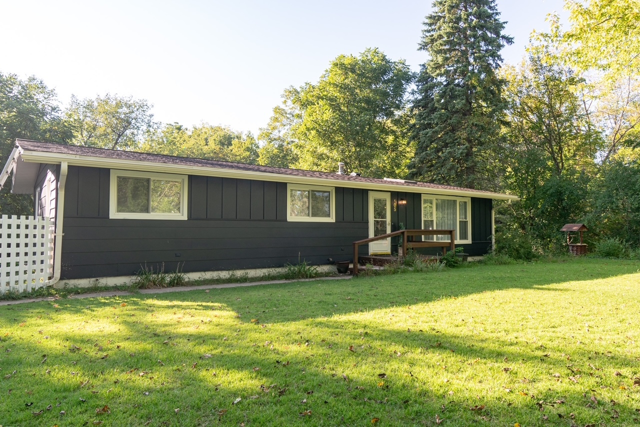 105 N Sumac Avenue, McHenry, IL 60051